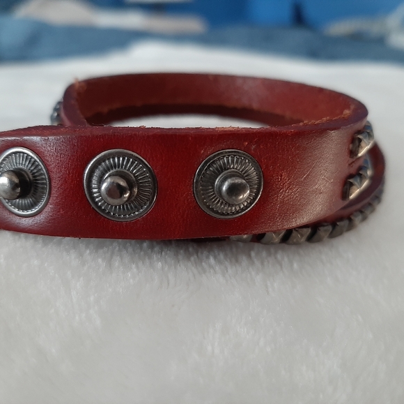 Red leather studded bracelet - Picture 4 of 5